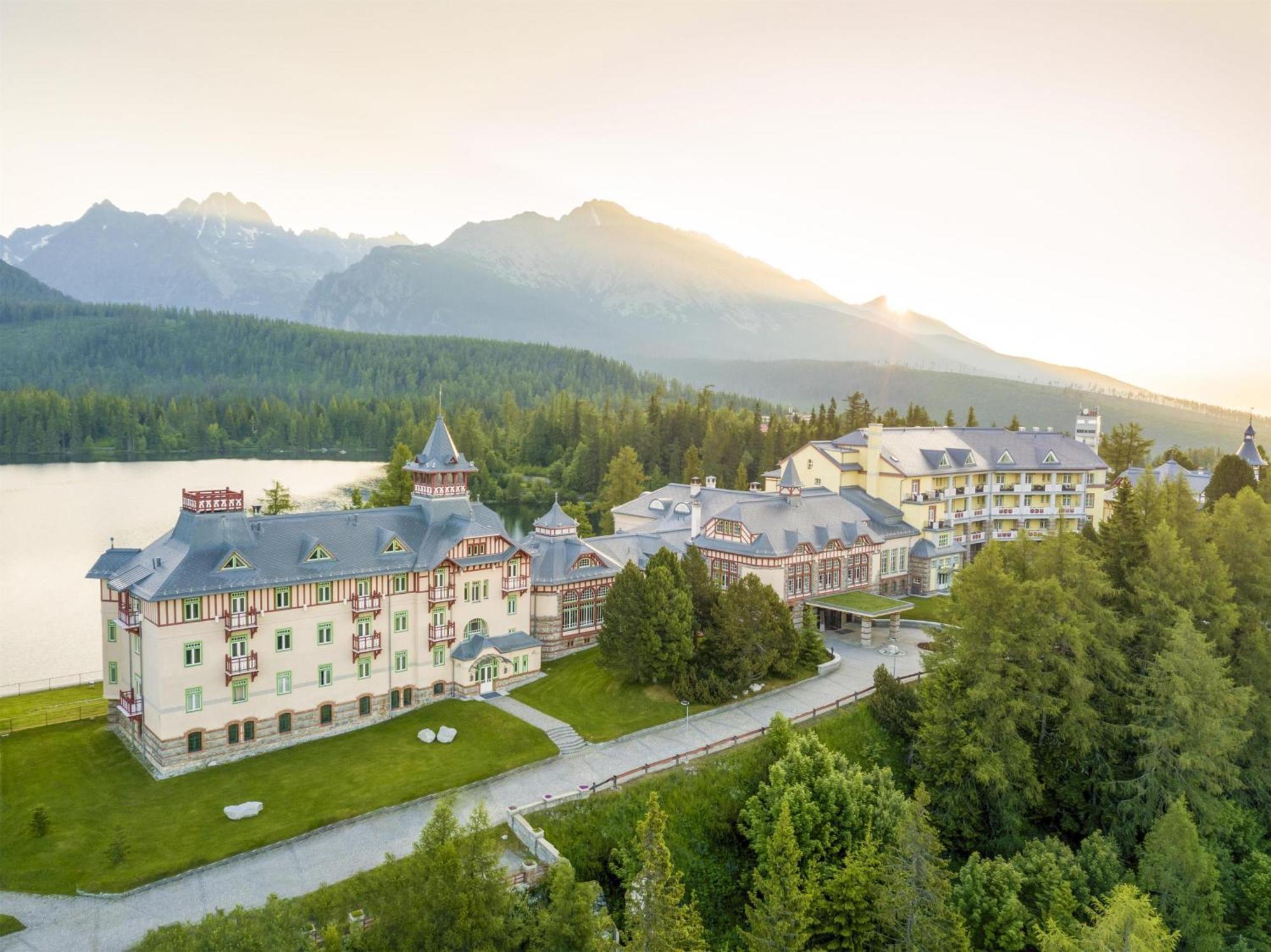Grand Hotel Kempinski High Tatras Strbske Pleso Exterior foto